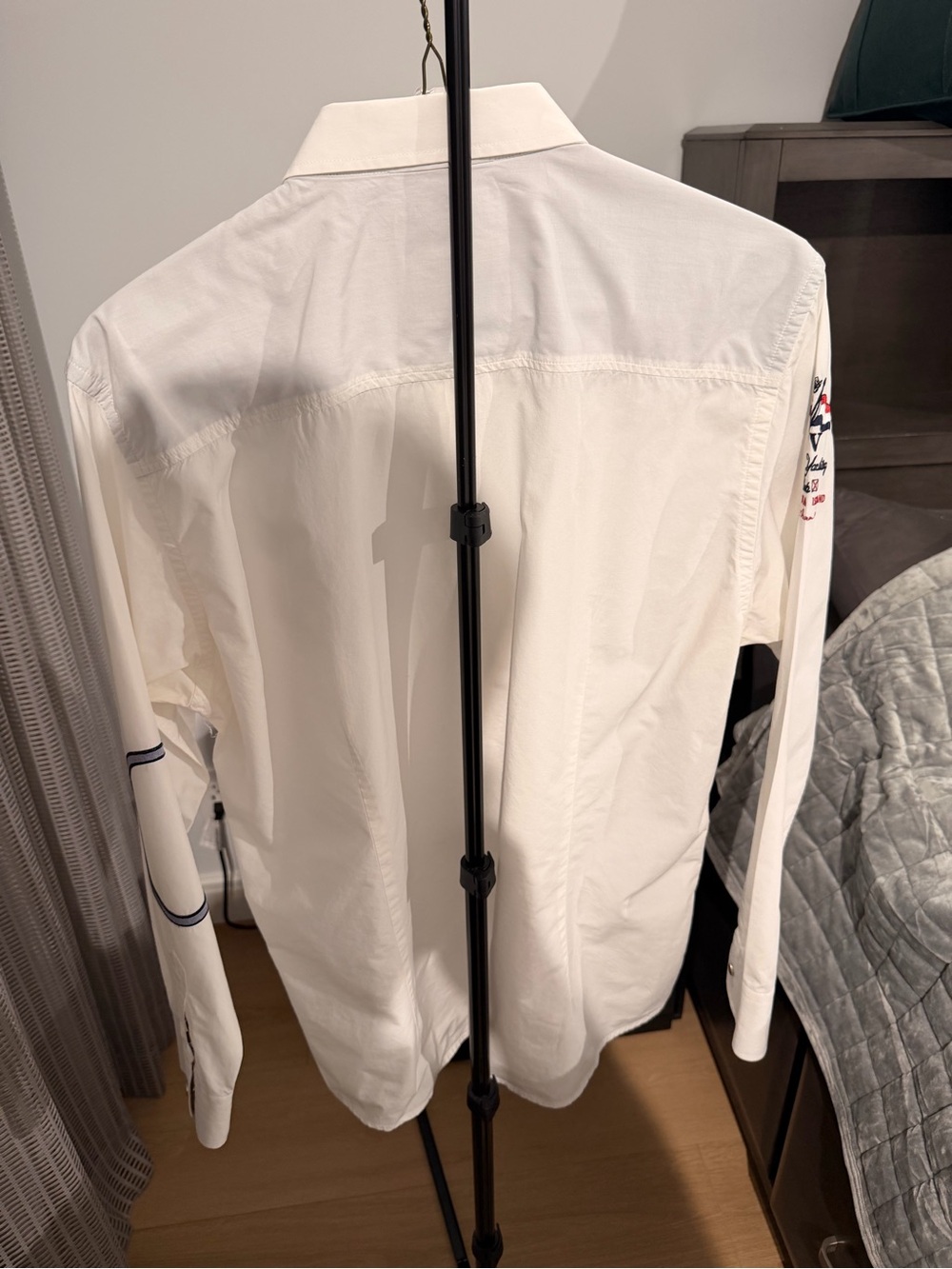 Galvani White Embroidered Men's Shirt - Classic Crest Design - Picture 3 of 6